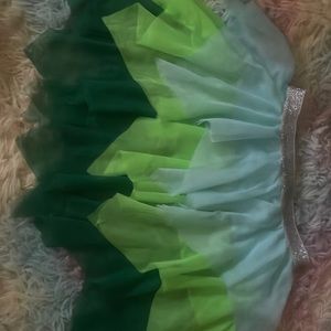 Saint Patty‘s green skirt size girls M brand new wore 2 times
